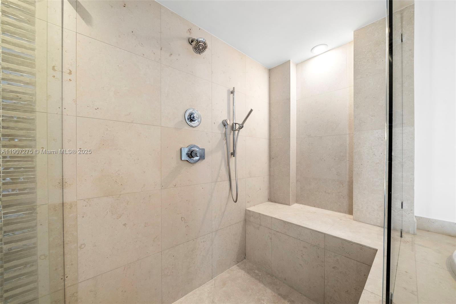 ICON CONDO - Residential