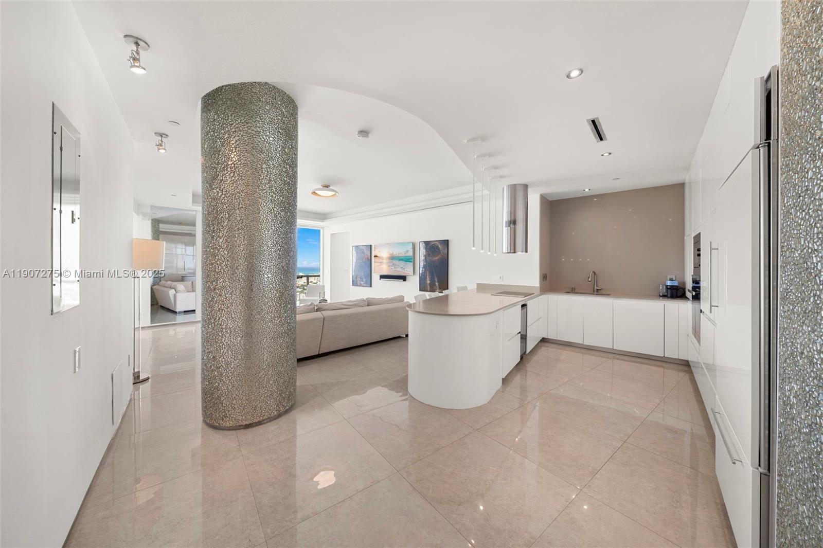 ICON CONDO - Residential