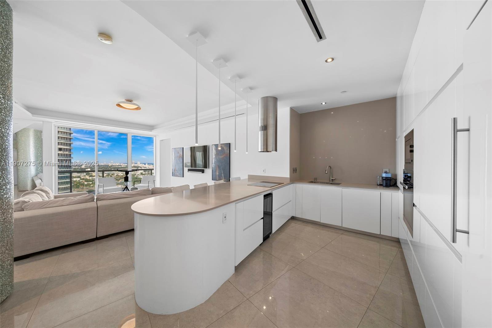 ICON CONDO - Residential