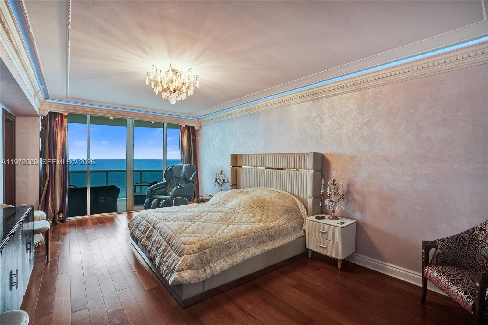 THE PINNACLE CONDO - Residential