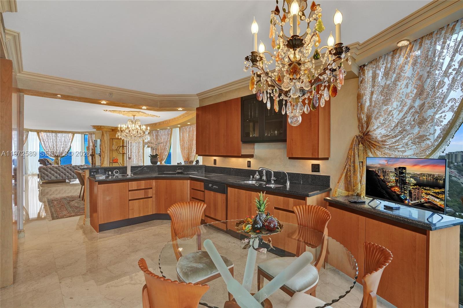 THE PINNACLE CONDO - Residential