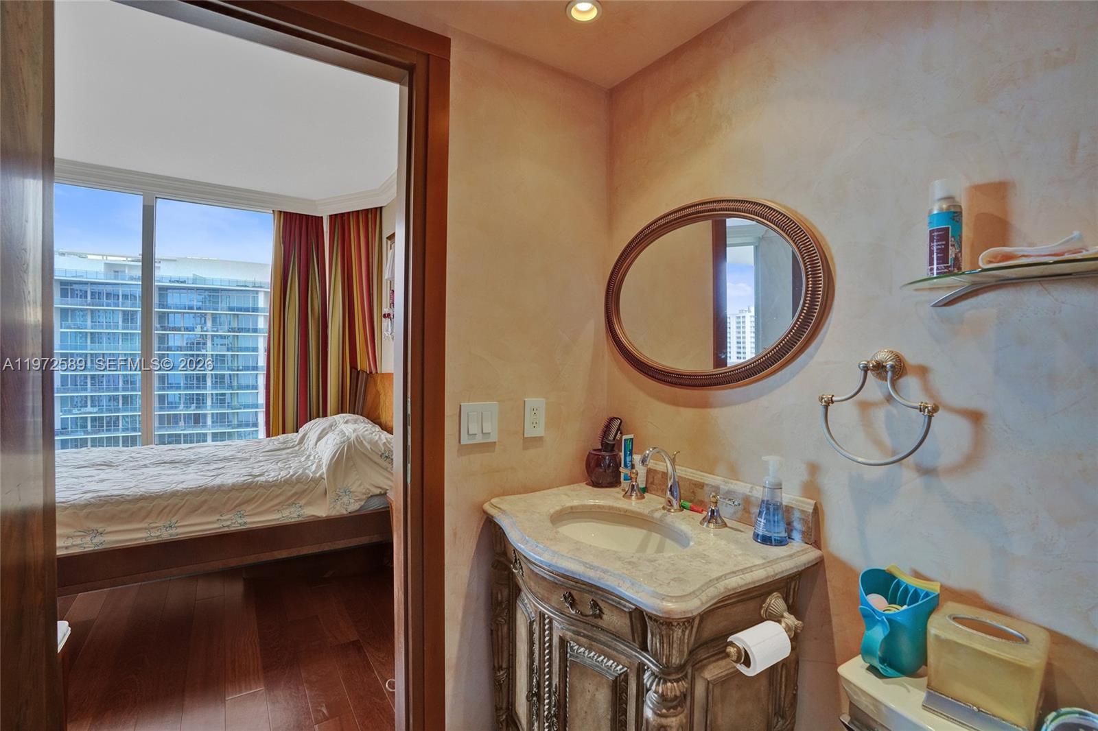 THE PINNACLE CONDO - Residential