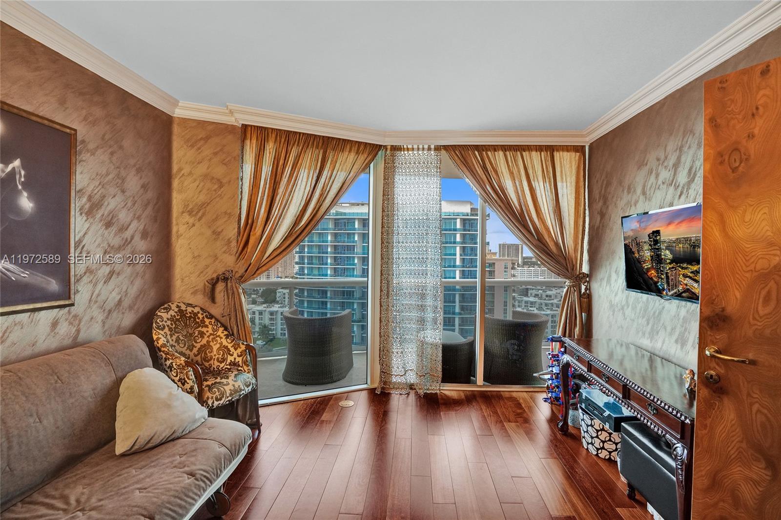 THE PINNACLE CONDO - Residential
