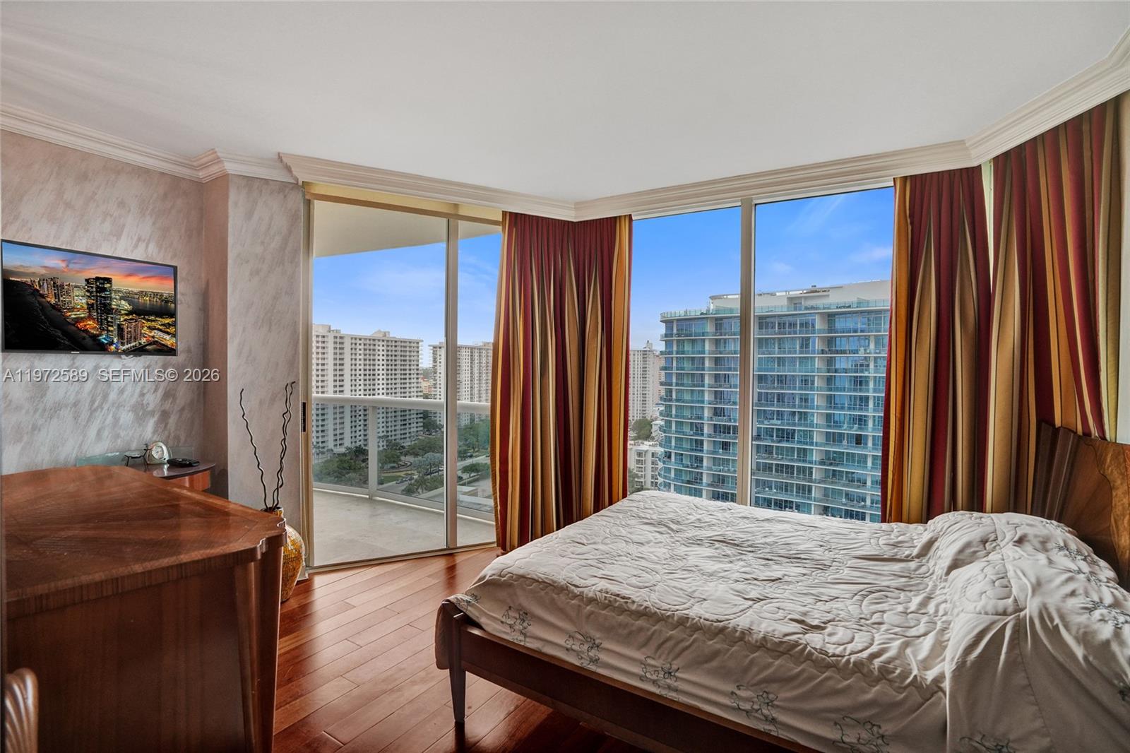 THE PINNACLE CONDO - Residential