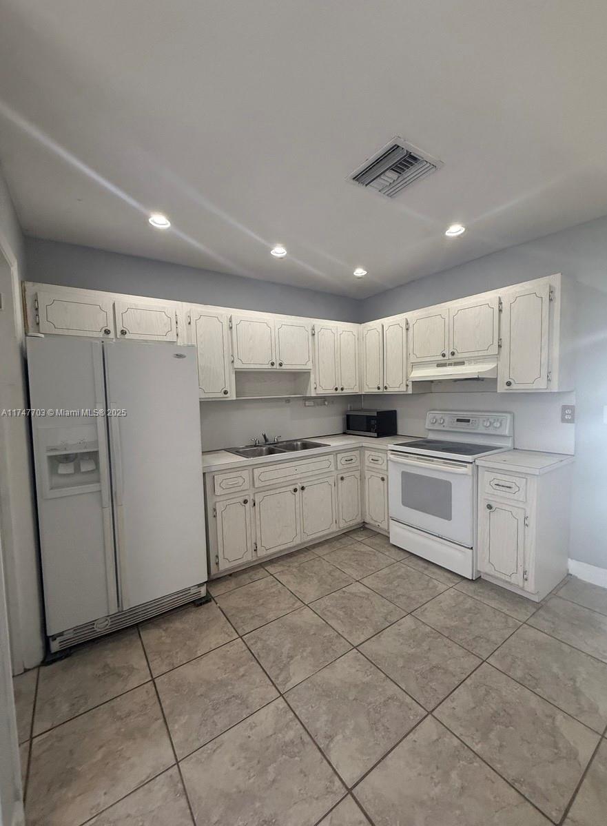 BROWARD GARDENS - Residential Lease