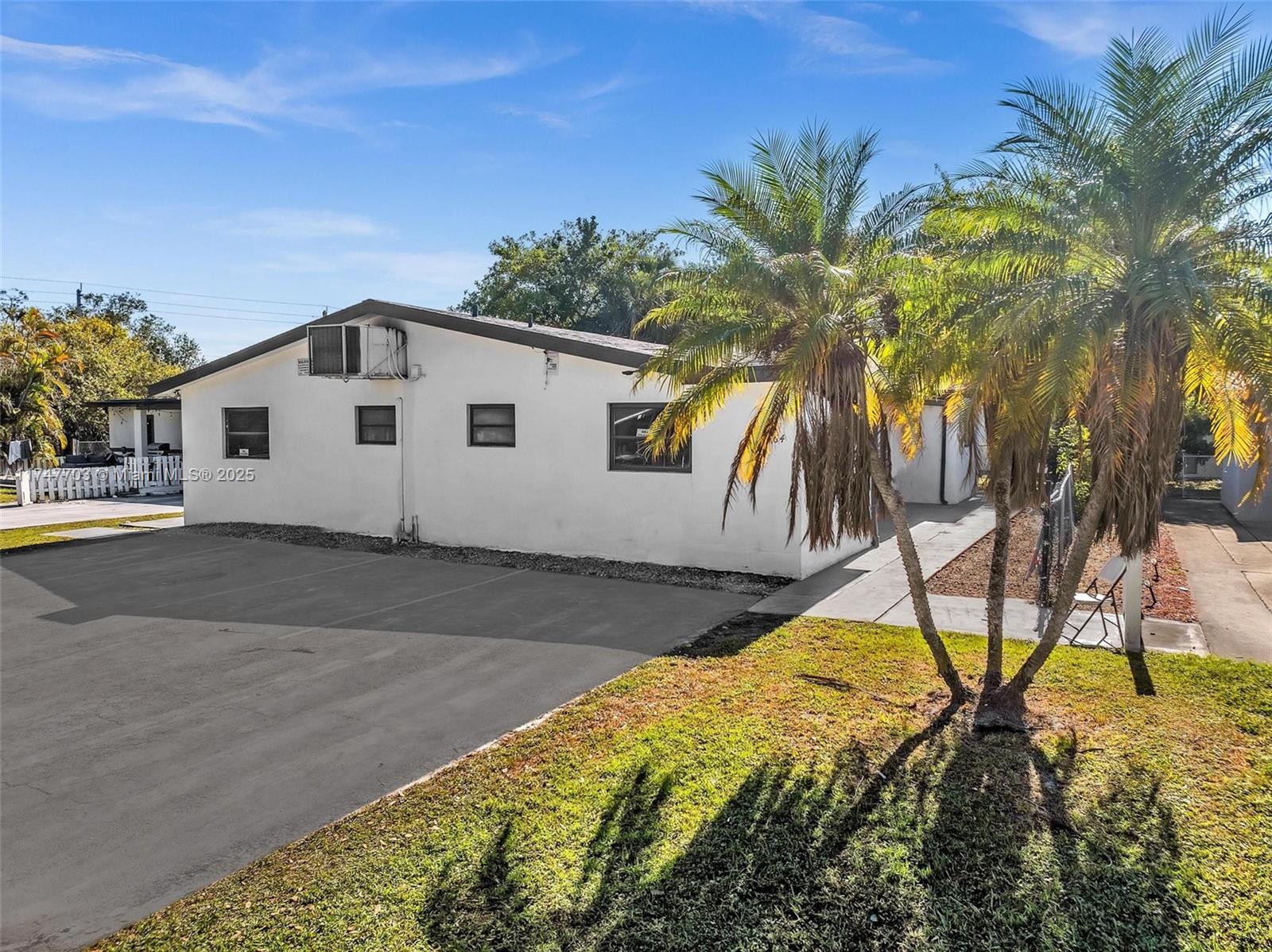 BROWARD GARDENS - Residential Lease