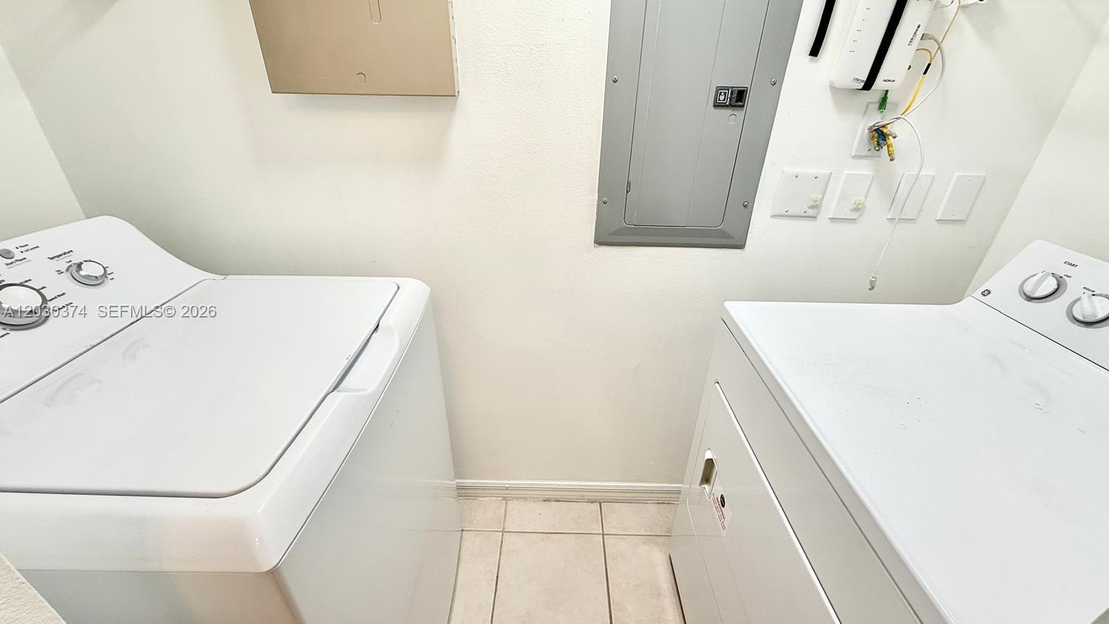 EMERALD ISLE AT LAGUNA LA - Residential Lease