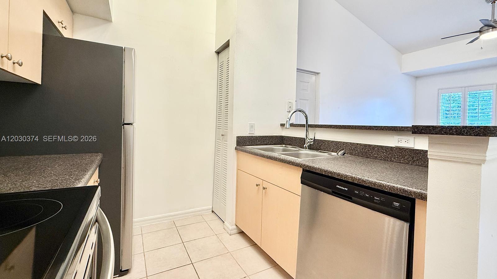 EMERALD ISLE AT LAGUNA LA - Residential Lease