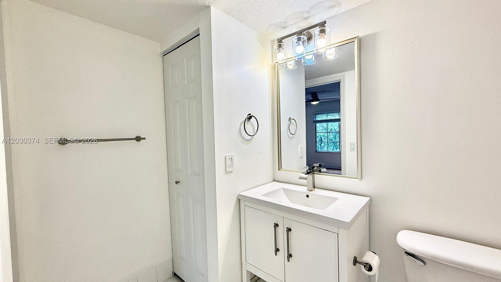 EMERALD ISLE AT LAGUNA LA - Residential Lease