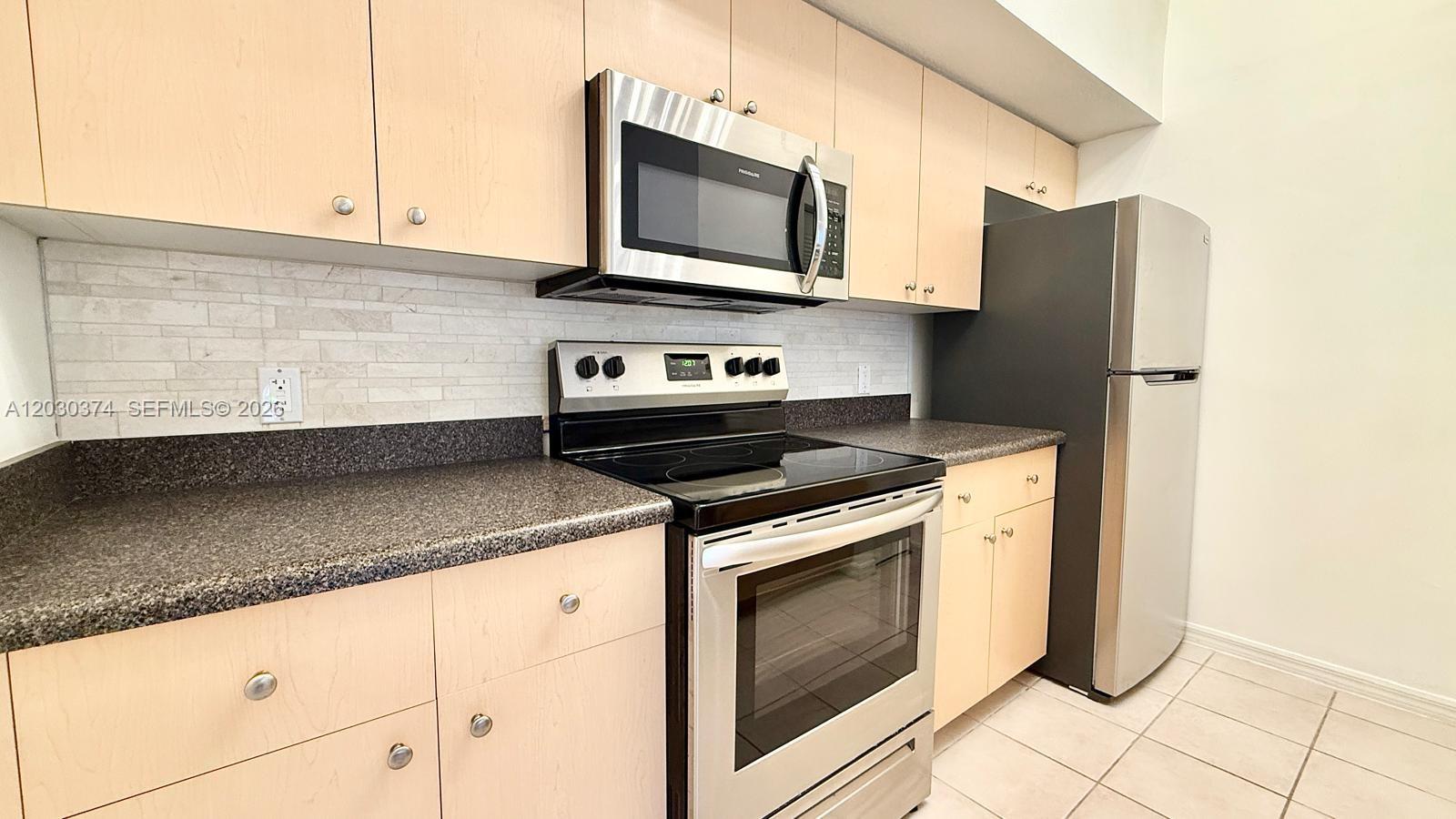 EMERALD ISLE AT LAGUNA LA - Residential Lease