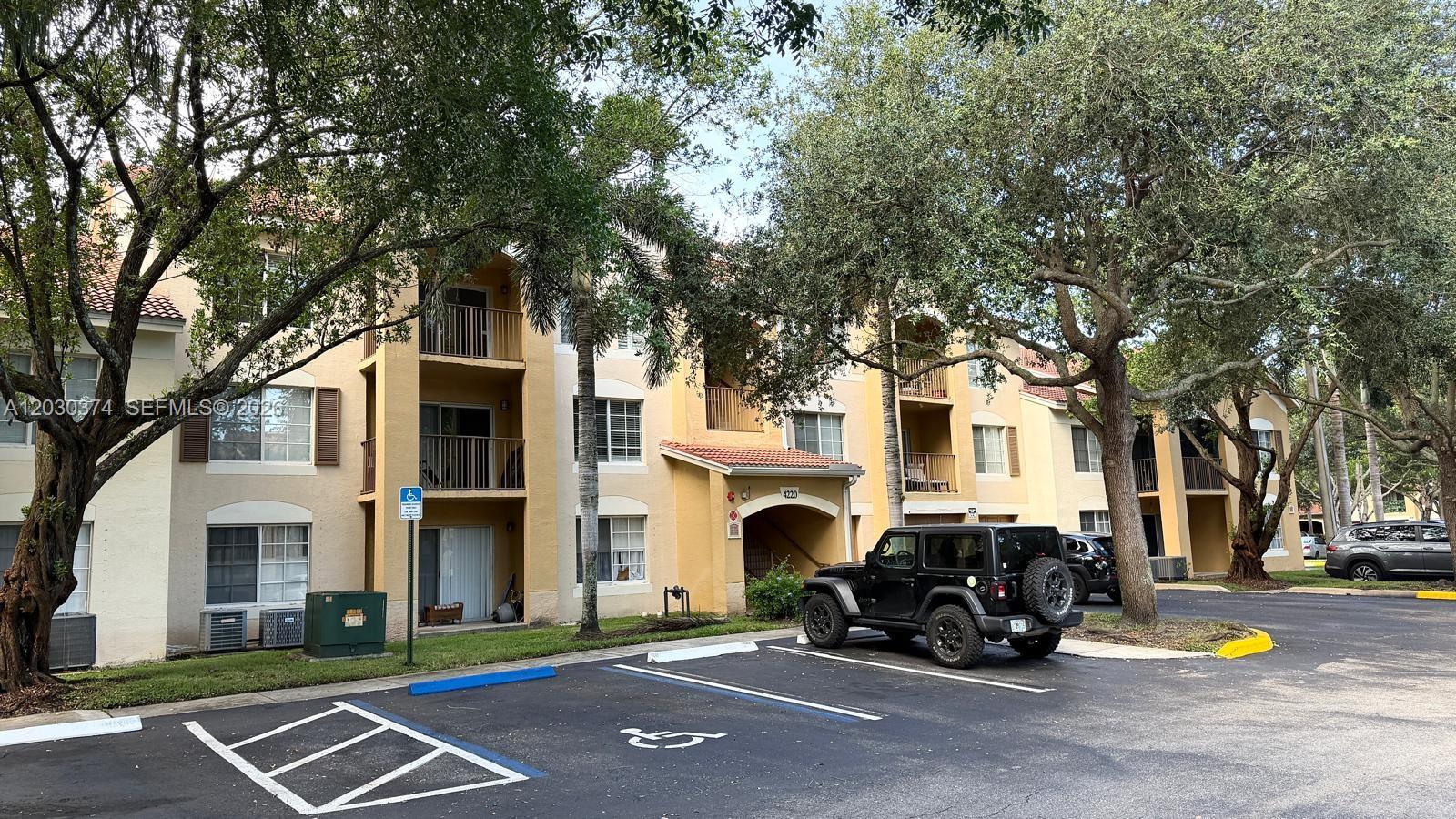EMERALD ISLE AT LAGUNA LA - Residential Lease