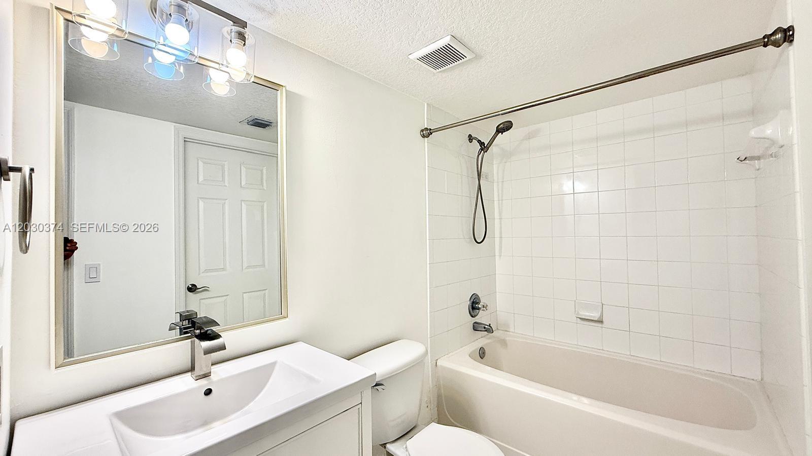EMERALD ISLE AT LAGUNA LA - Residential Lease