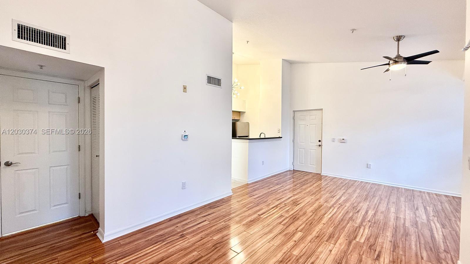 EMERALD ISLE AT LAGUNA LA - Residential Lease