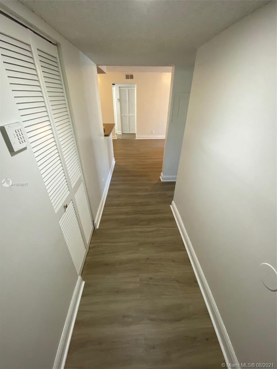 LEXINGTON ON THE GREEN CO - Residential Lease