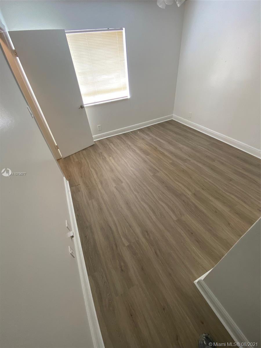 LEXINGTON ON THE GREEN CO - Residential Lease