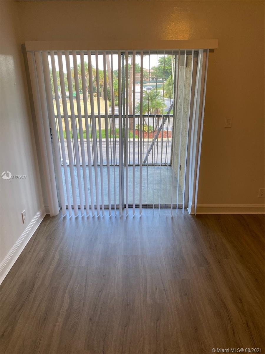 LEXINGTON ON THE GREEN CO - Residential Lease