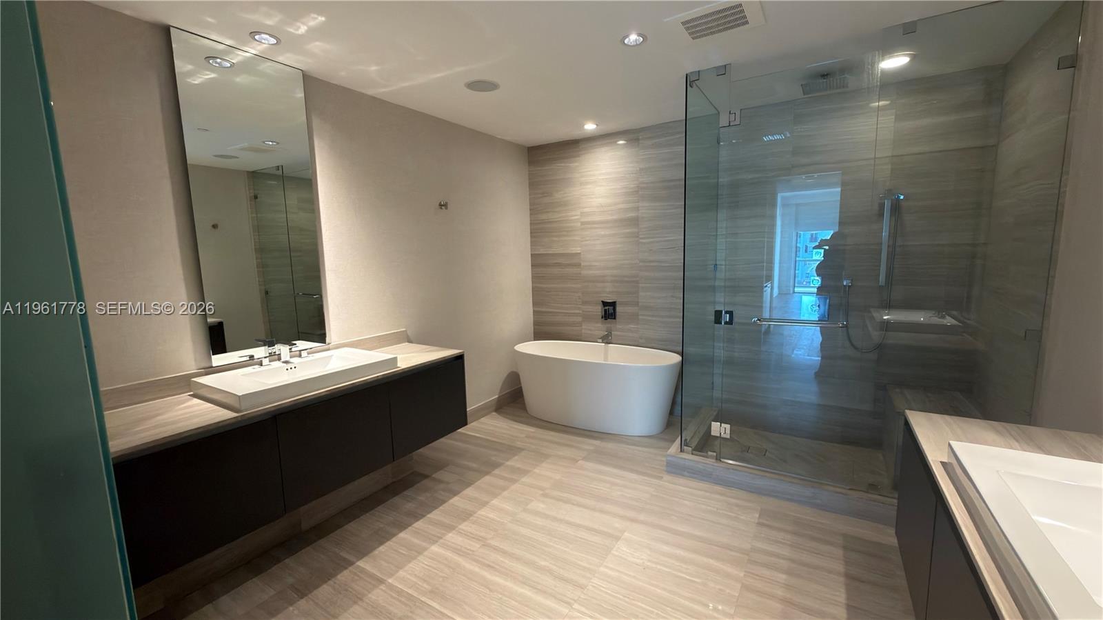 ECHO CONDO - Residential