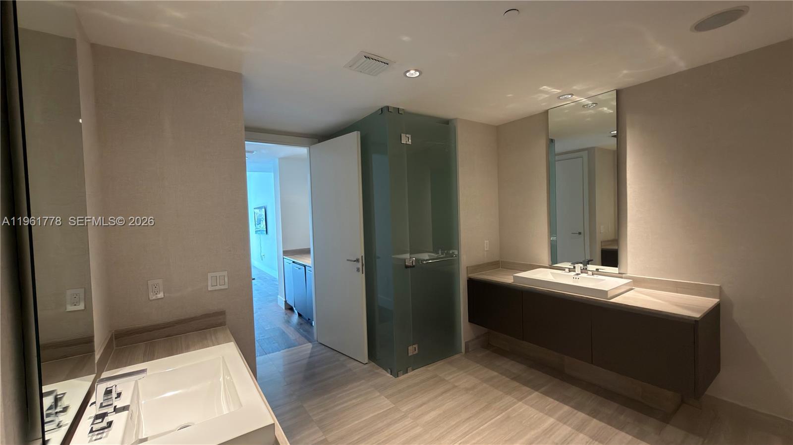 ECHO CONDO - Residential