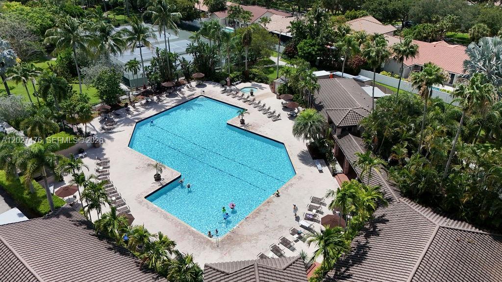 EMBASSY LAKES - Residential