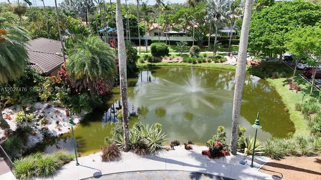 EMBASSY LAKES - Residential