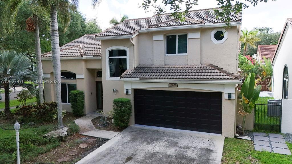 EMBASSY LAKES - Residential