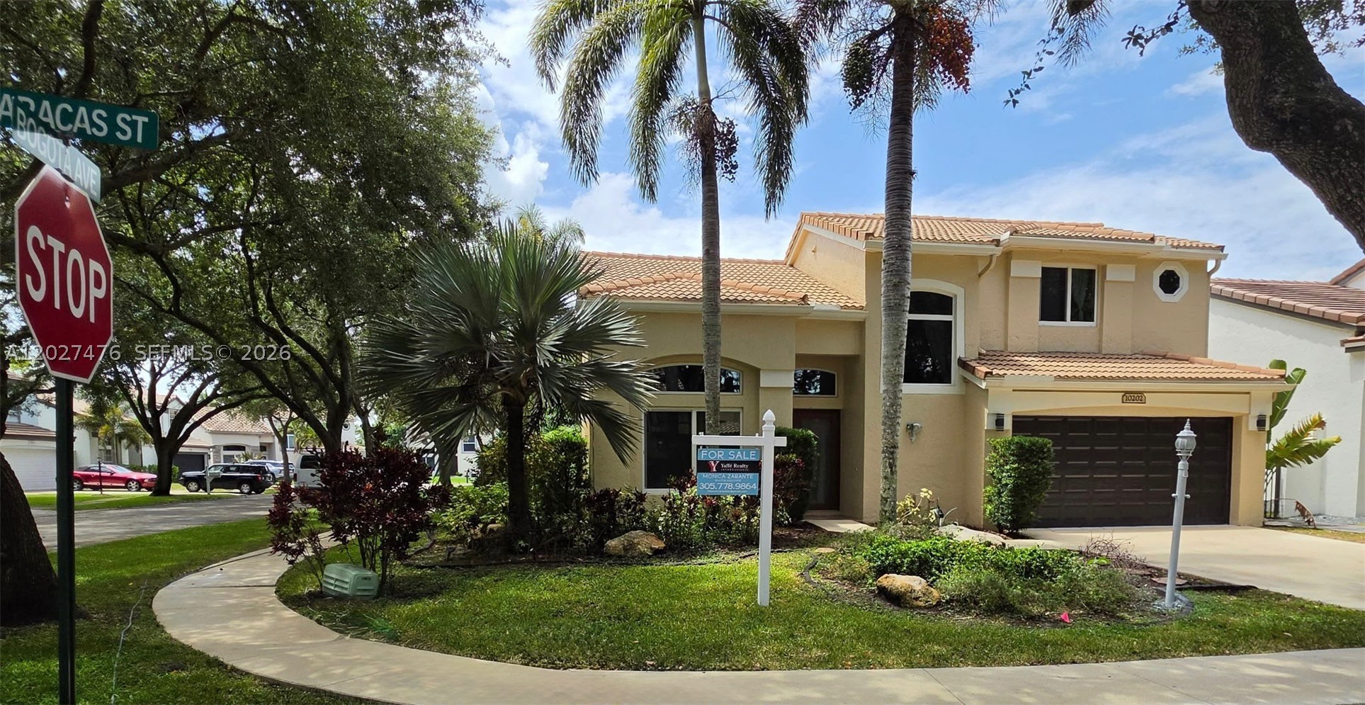 EMBASSY LAKES - Residential