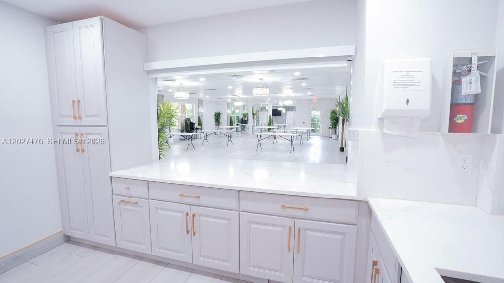 EMBASSY LAKES - Residential