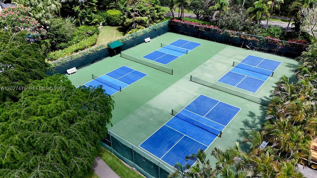 EMBASSY LAKES - Residential