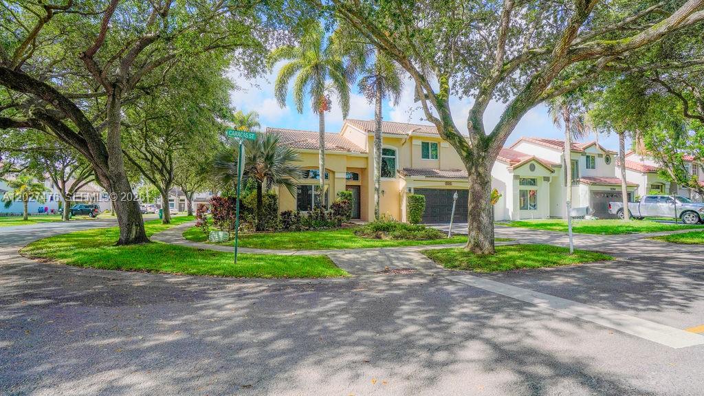 EMBASSY LAKES - Residential