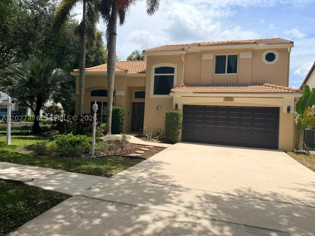 EMBASSY LAKES - Residential