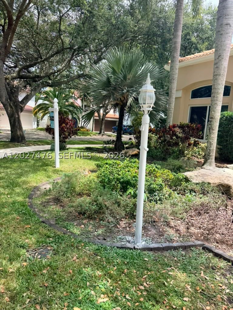 EMBASSY LAKES - Residential