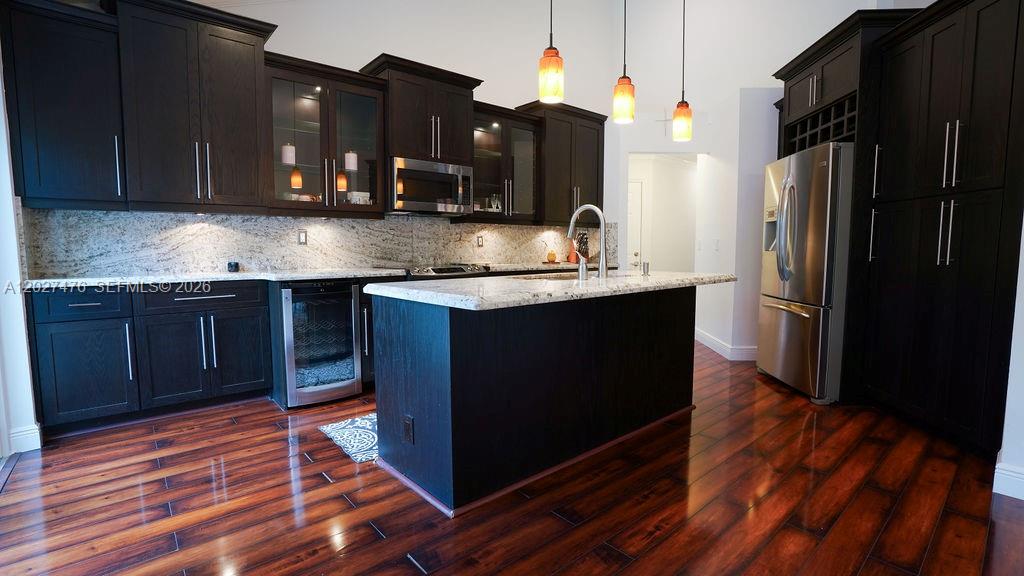 EMBASSY LAKES - Residential