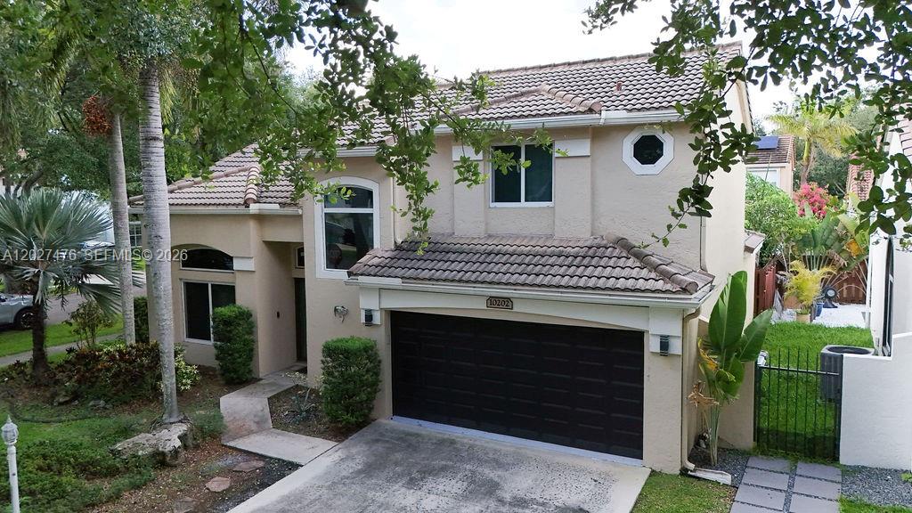 EMBASSY LAKES - Residential