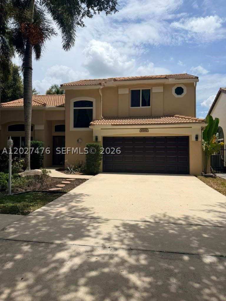 EMBASSY LAKES - Residential