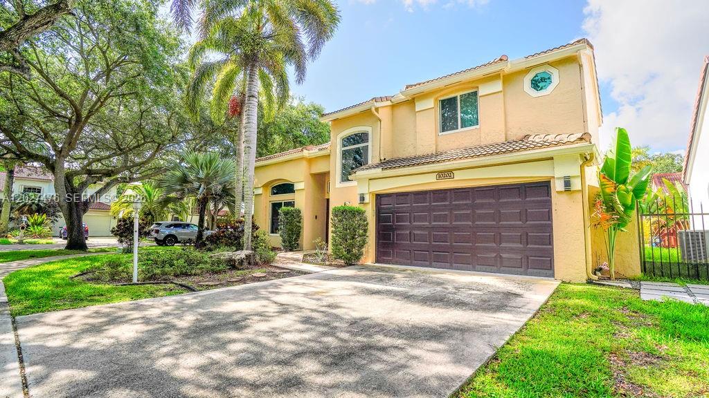 EMBASSY LAKES - Residential
