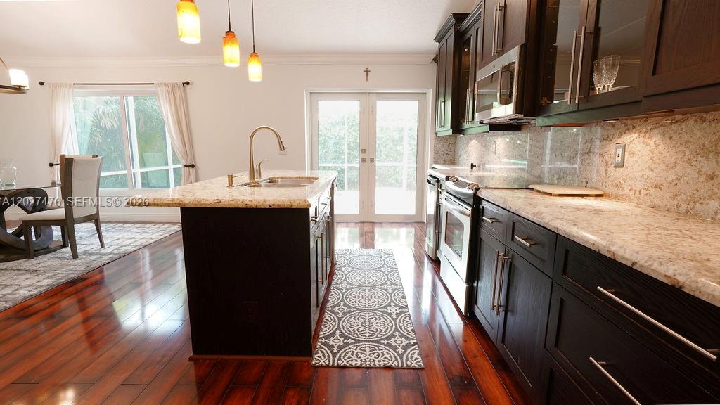 EMBASSY LAKES - Residential