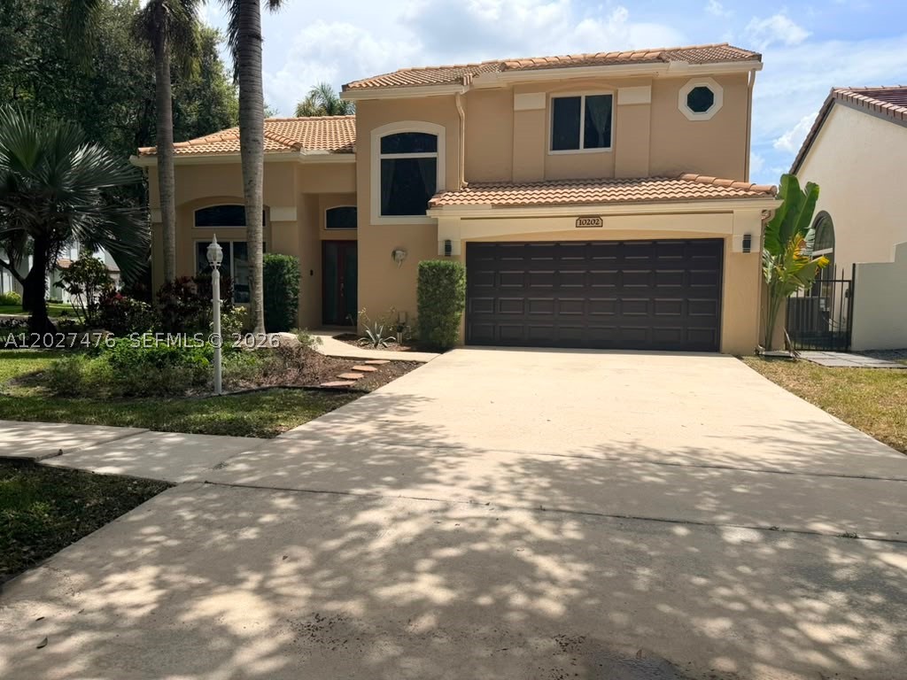 EMBASSY LAKES - Residential