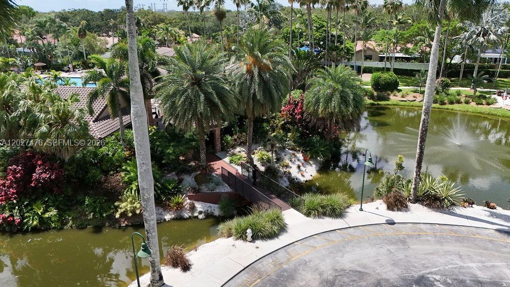 EMBASSY LAKES - Residential