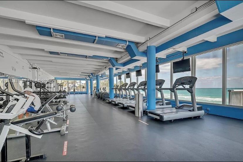 THE CARRIAGE HOUSE CONDO - Residential