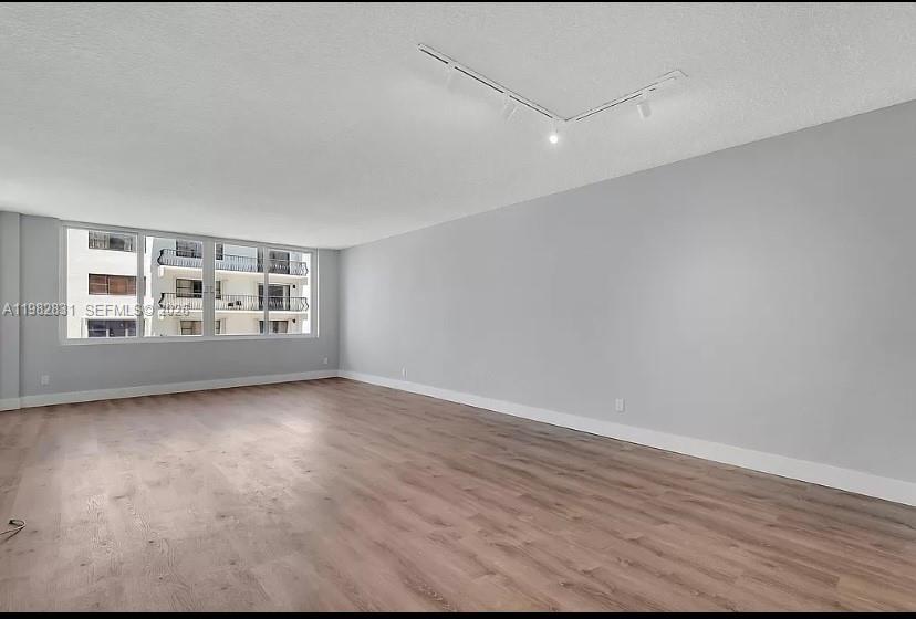 THE CARRIAGE HOUSE CONDO - Residential