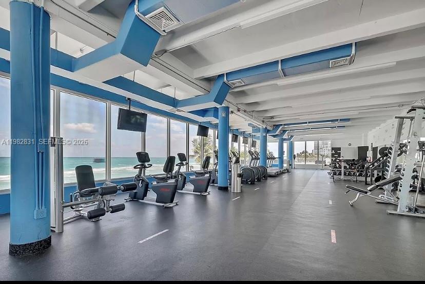 THE CARRIAGE HOUSE CONDO - Residential