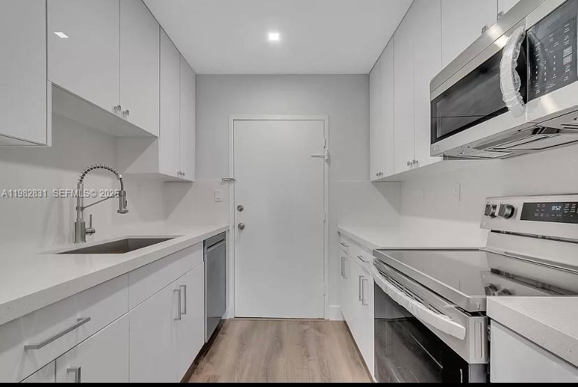 THE CARRIAGE HOUSE CONDO - Residential