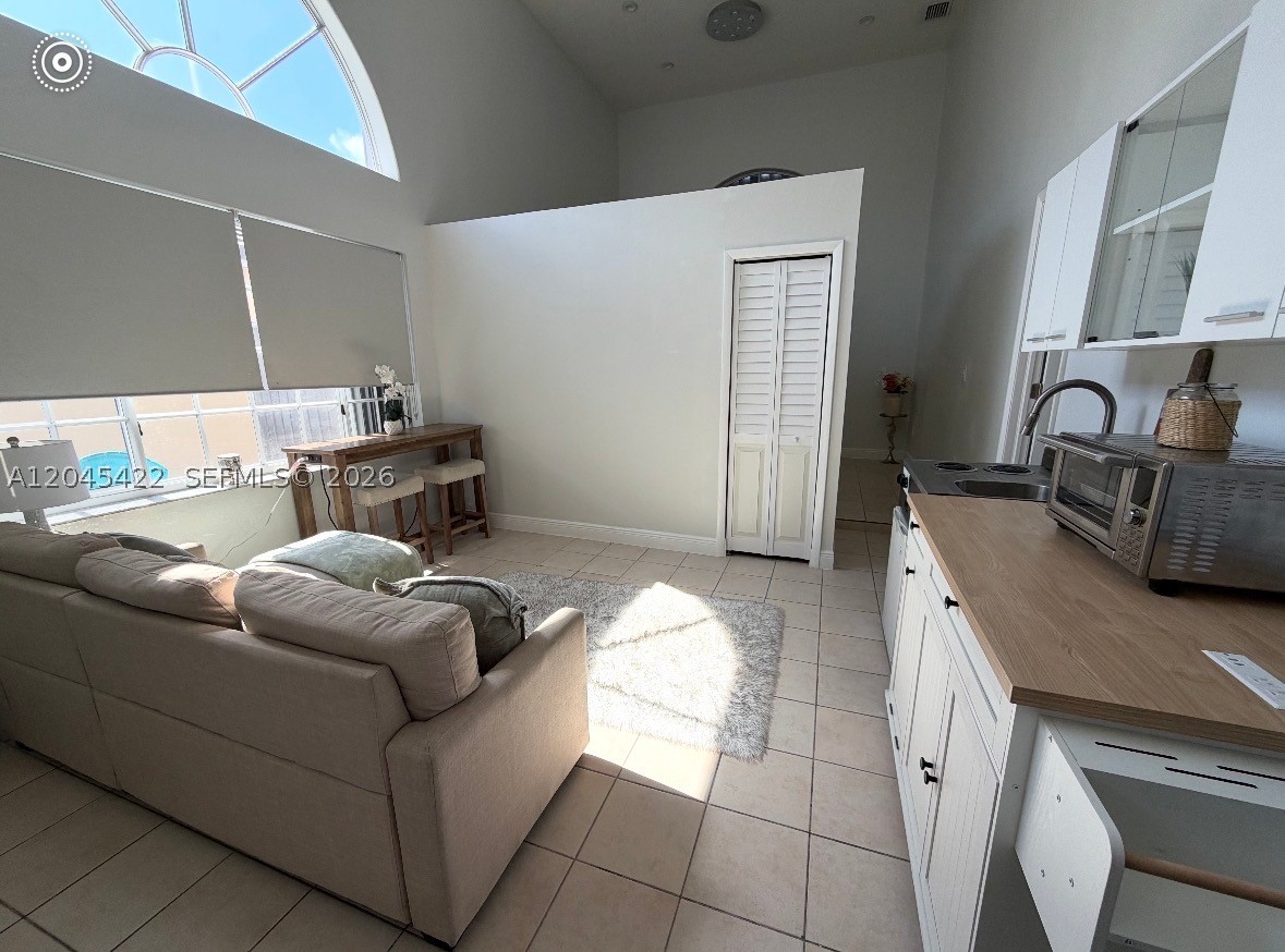 RENEGADE SUB - Residential Lease