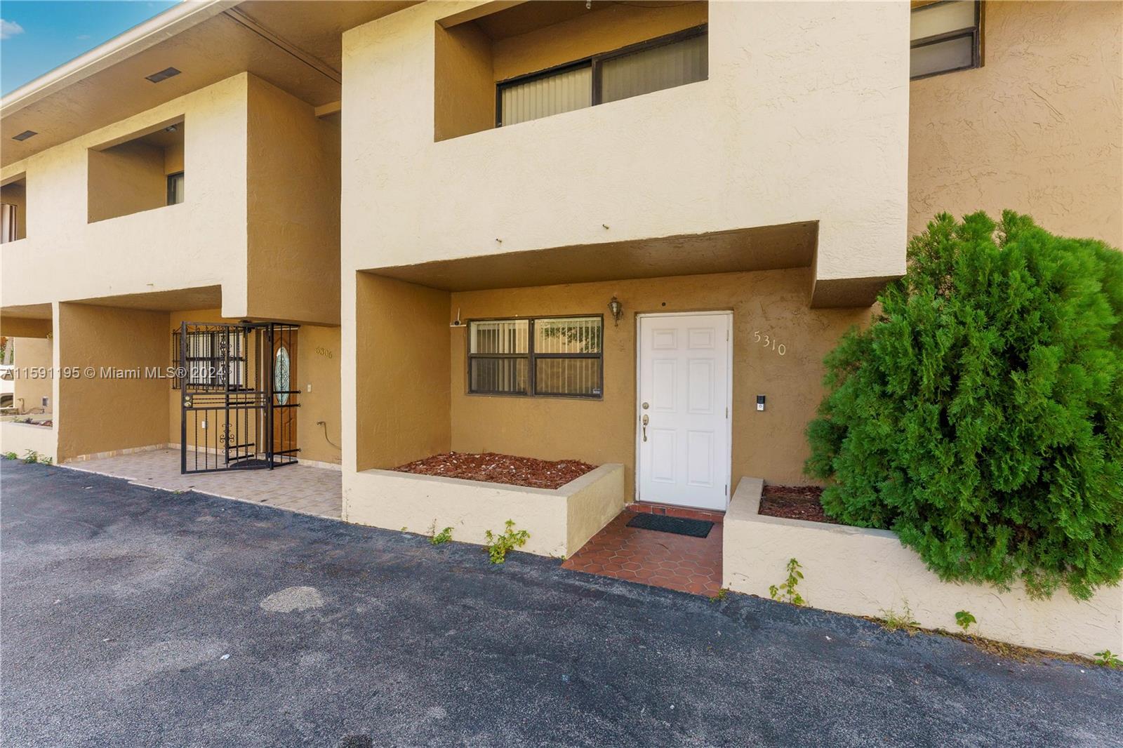 WEST VIEW LAKE TOWNHOMES - Residential