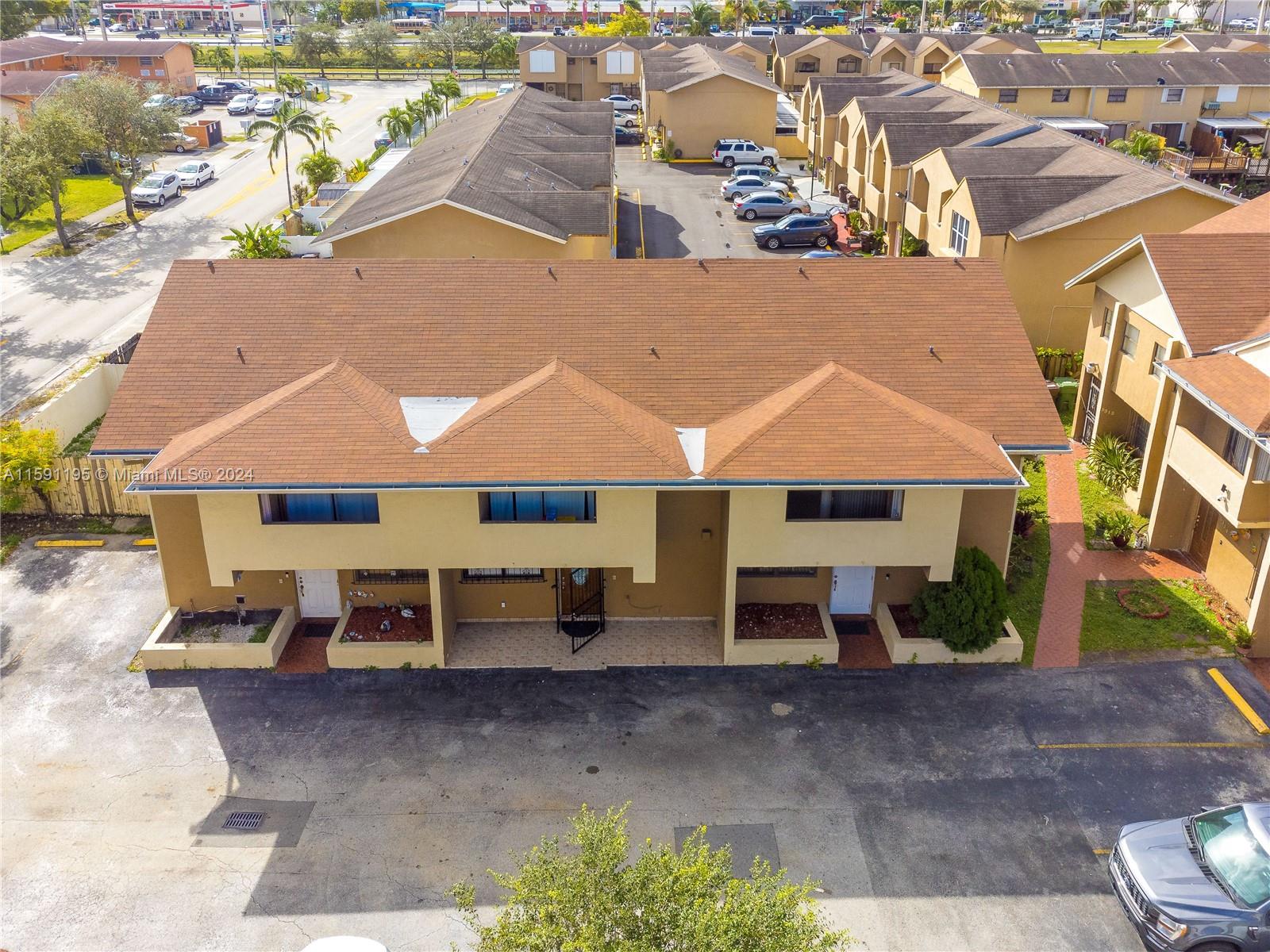 WEST VIEW LAKE TOWNHOMES - Residential