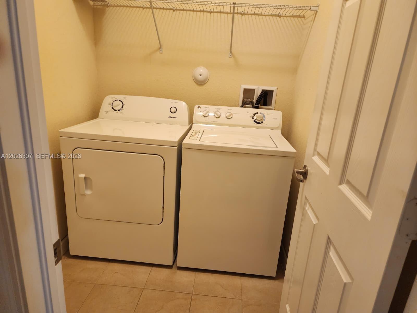 KENDALL COMMONS RESIDENTI - Residential Lease