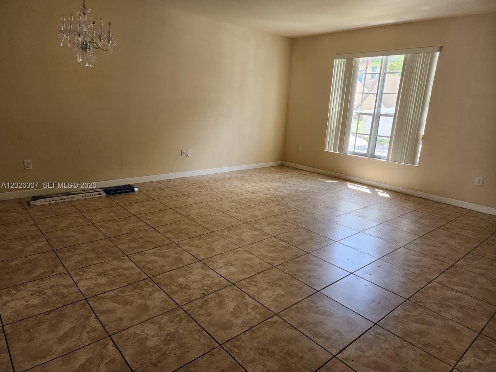 KENDALL COMMONS RESIDENTI - Residential Lease