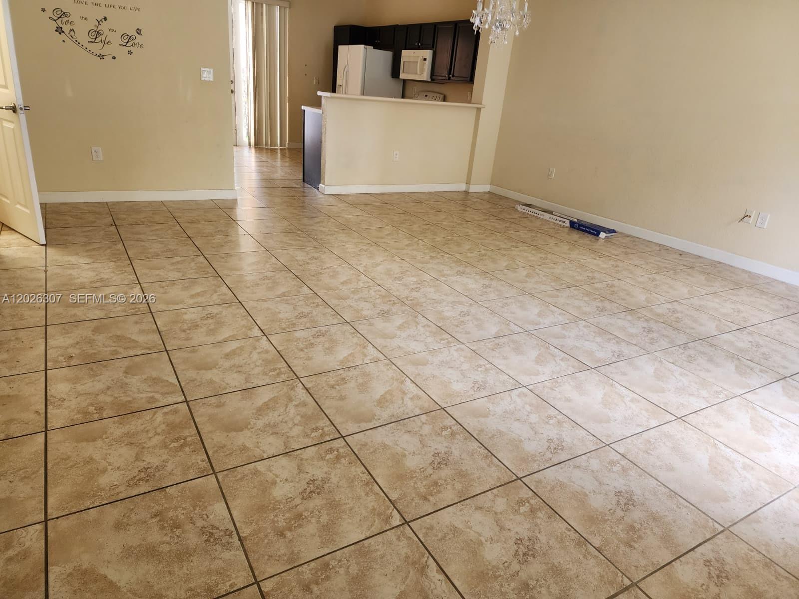 KENDALL COMMONS RESIDENTI - Residential Lease