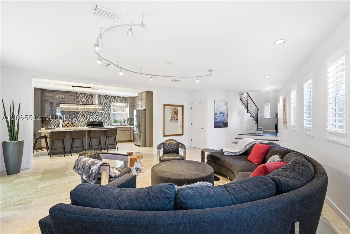 PARISIAN VILG IN THE GROV - Residential