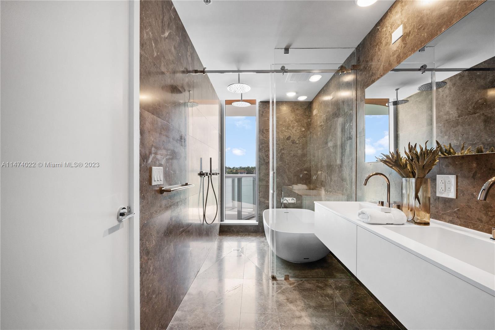 MONACO YACHT CLUB - Residential